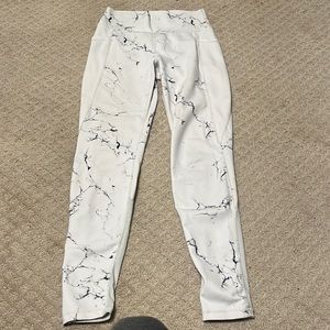 Buffbunny White Marble leggings